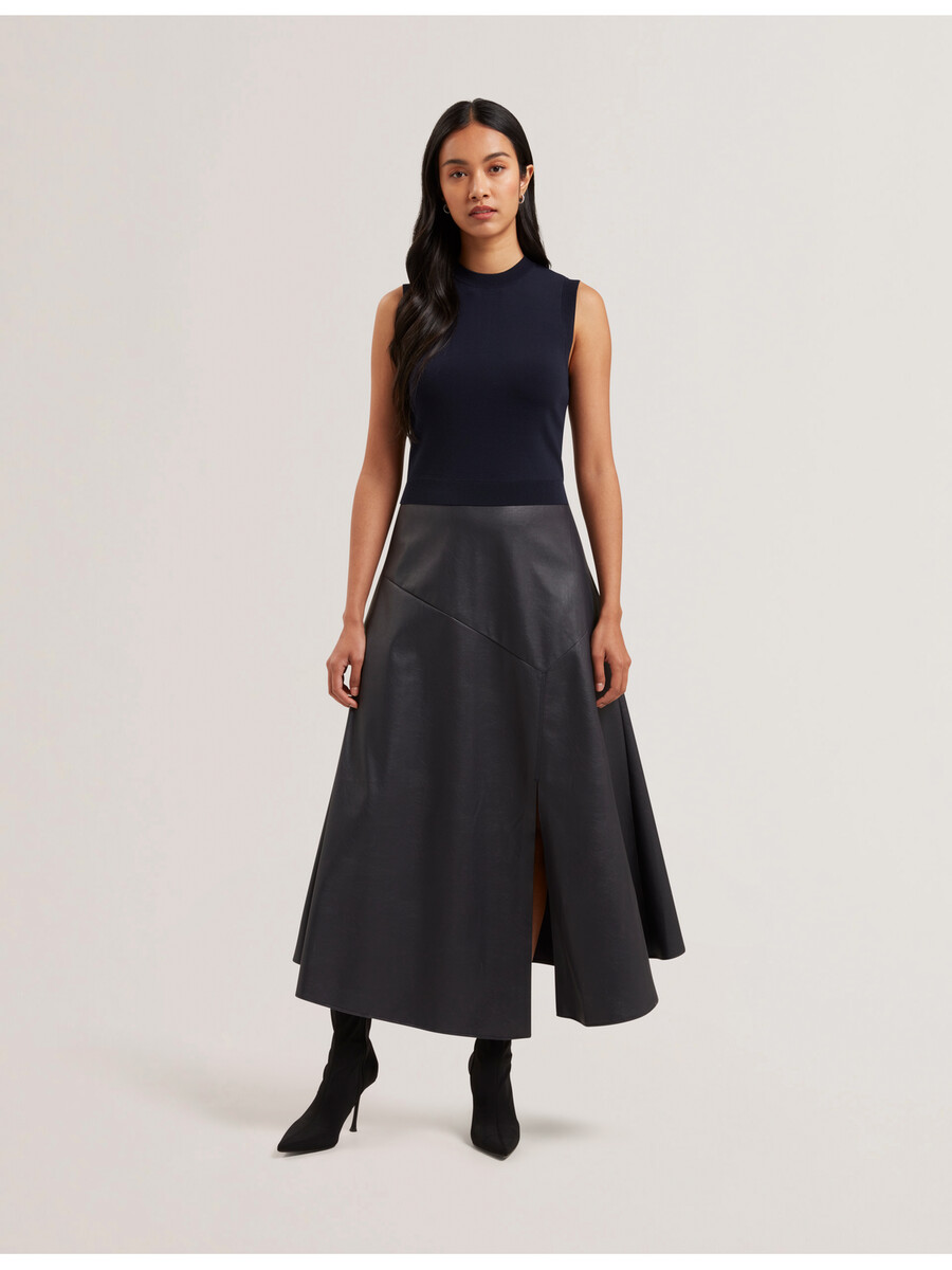 labasa - Ärmlös stickad midiklänning i konstläder