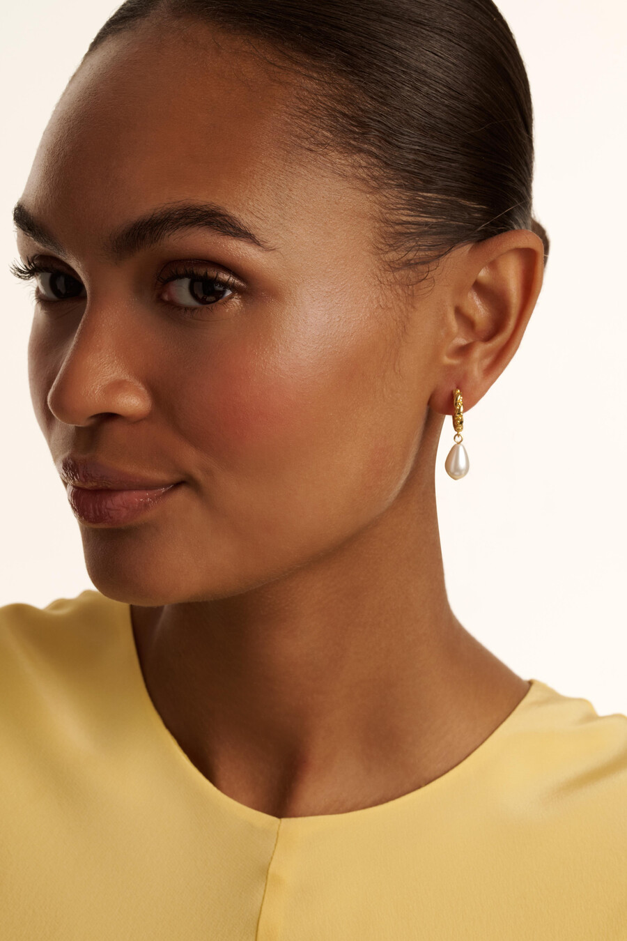 tilly - twisted pearl drop Örhängen