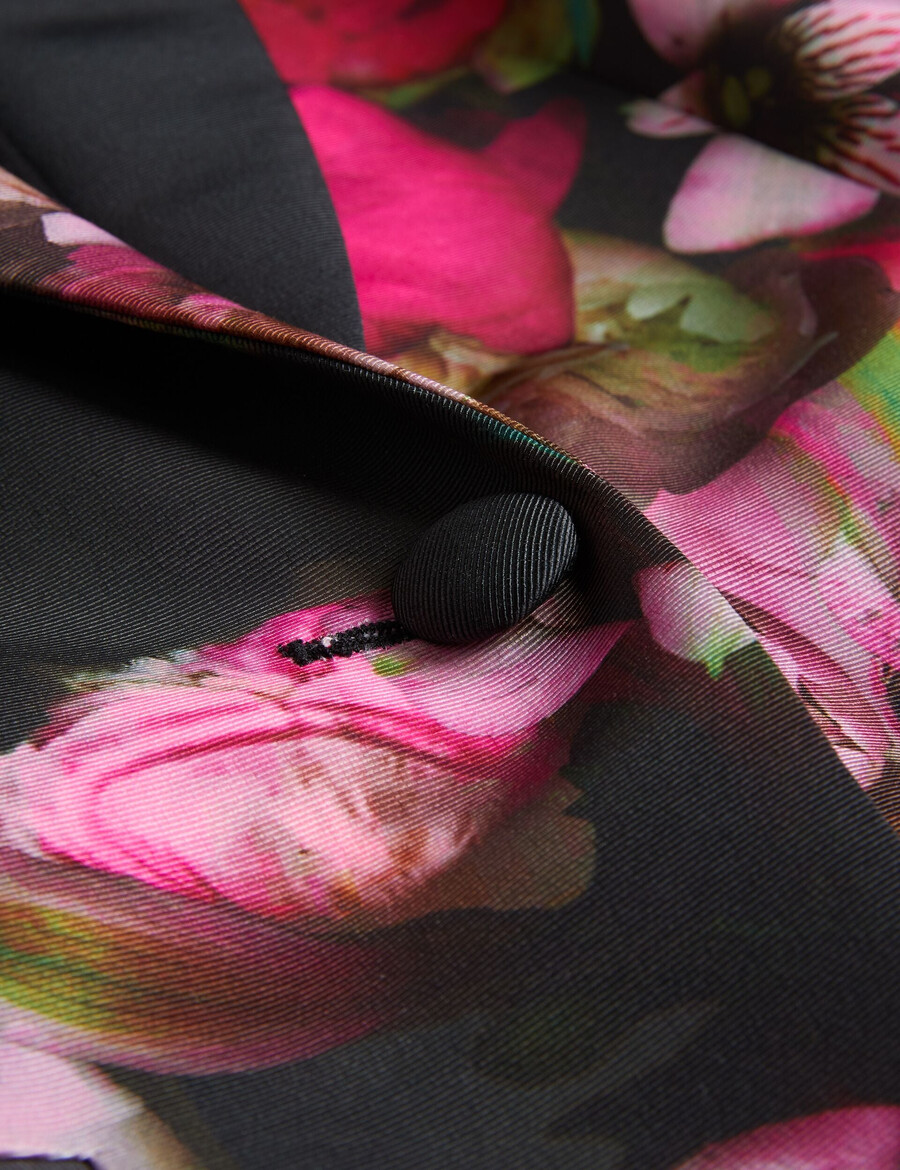 okuni - figursydd skräddarsydd jacka med blommönster