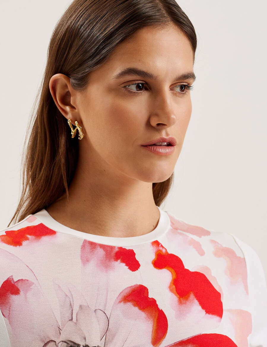 sindhaa - kortärmad t-shirt med blommönster