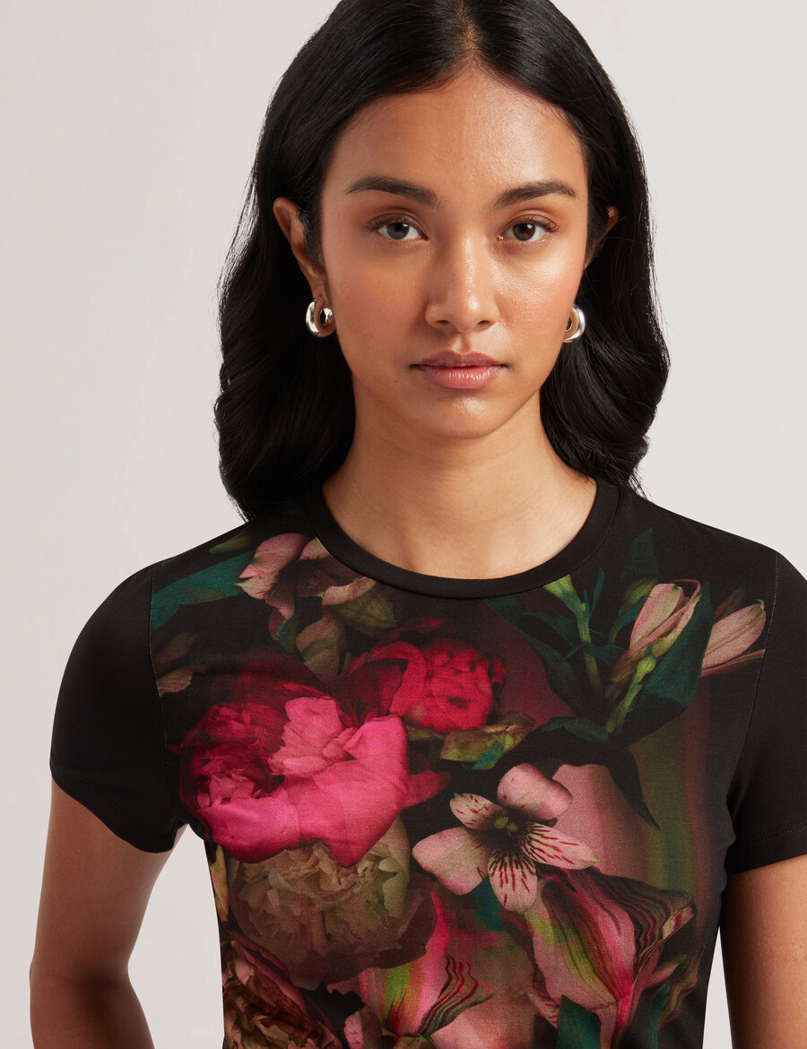 sunnyy - slim fit t-shirt med suddiga blommönster